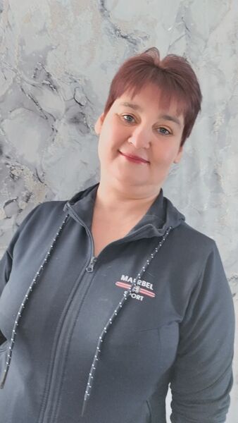  ,   Elena, 42 ,   c 