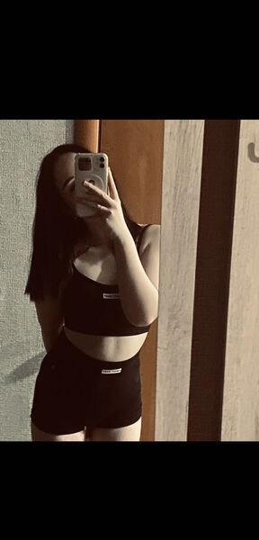  ,   Milana, 21 ,     , c , 