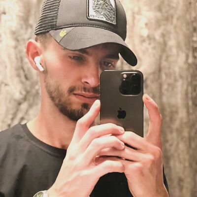  ,   DaviD, 23 ,     