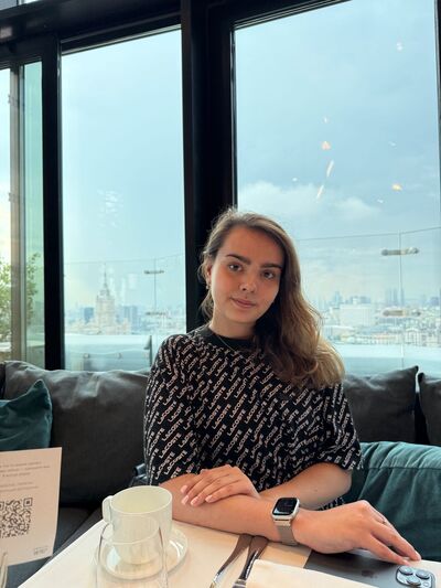  ,   Alina, 22 ,   c , 