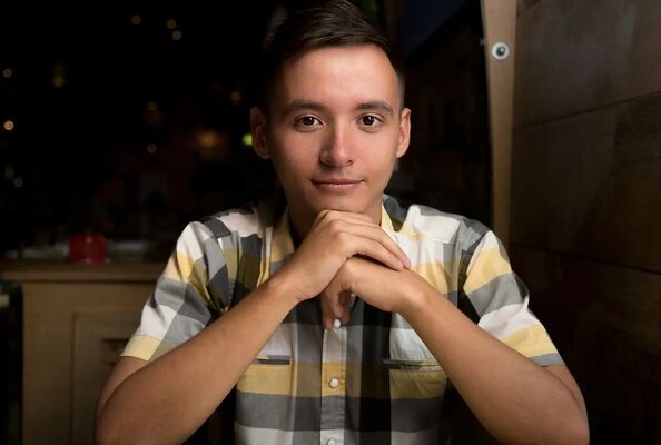  ,   Alex, 28 ,   