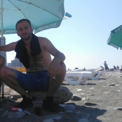  ,   Zura, 40 ,  