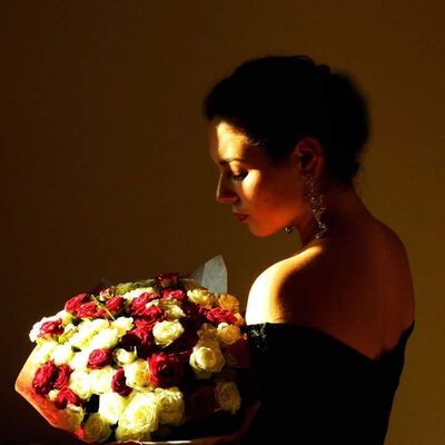  ,   Anya, 28 ,  