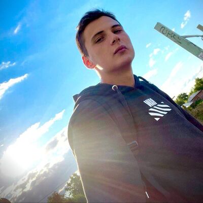  ,   Jenias, 24 ,   ,   