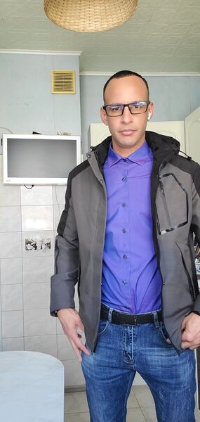  ,   Luis, 39 ,   ,   