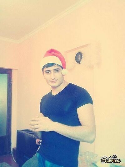  ,   Alex, 33 ,   