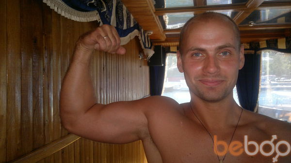  ,   Nikolas, 40 ,   