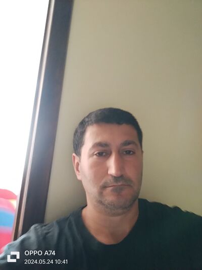  ,   Alex, 42 ,   ,   