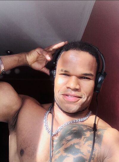  ,   Maxiy, 33 ,   ,   , c 