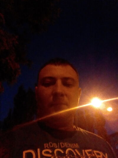  ,   Bob, 32 ,   