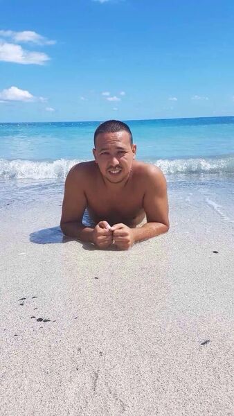  Sherman Oaks,   Iskandar, 35 ,   ,   
