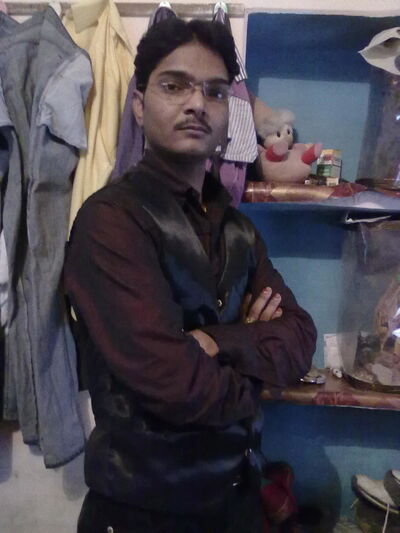  Connaught Place,   Deepak, 35 ,     , c 