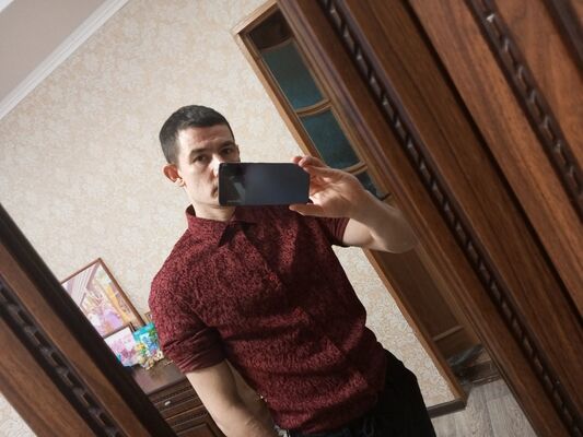  --,   Dominik, 33 ,   ,   