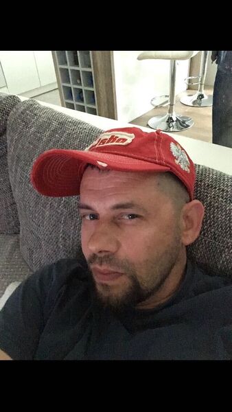  ,   Tomi, 44 ,   c 