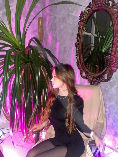  ,   Milana, 18 ,   ,   