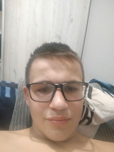  ,   Wiktor, 19 ,   ,   