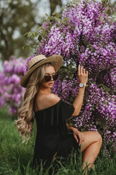  ,   Dana, 21 ,   ,   