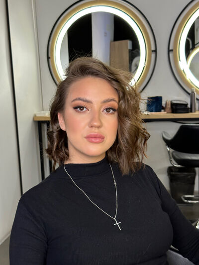  ,   Viktoria, 26 ,   ,   