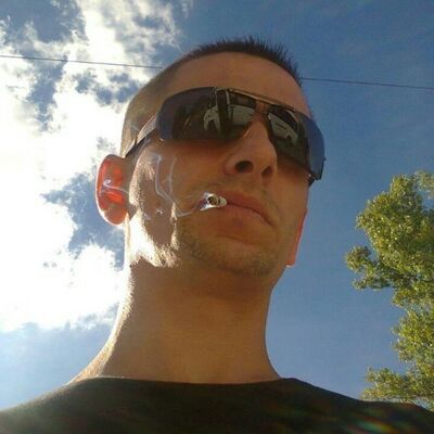  ,   Viktor, 36 ,  