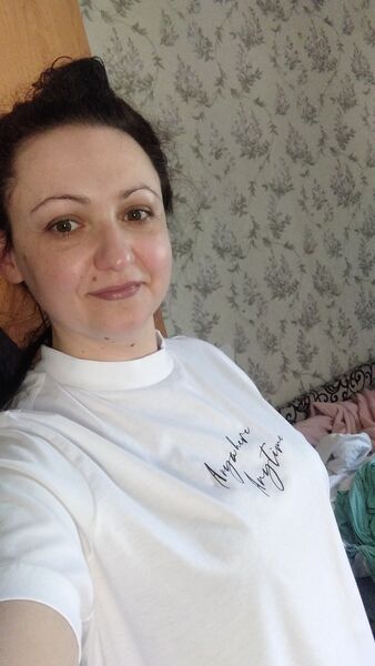  ,   Elena, 43 ,   c 