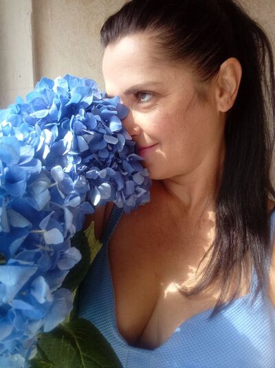  ,   Nadiya, 41 ,   ,   