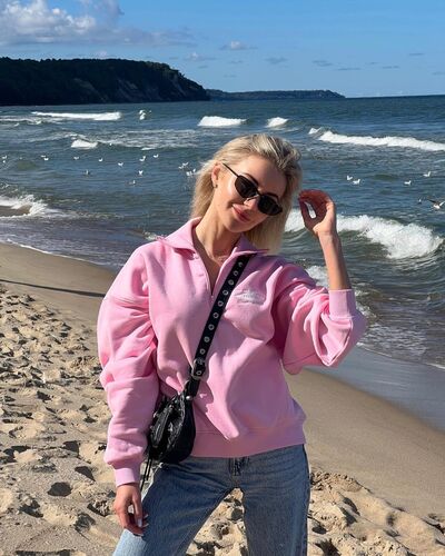  ,   Amilia, 29 ,   ,   