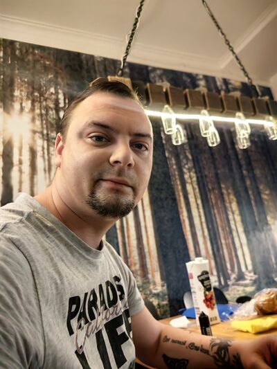  ,   Anton, 33 ,     , c , 