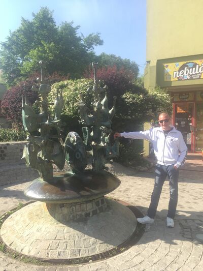  ,   Viktor, 37 ,   ,   , c 