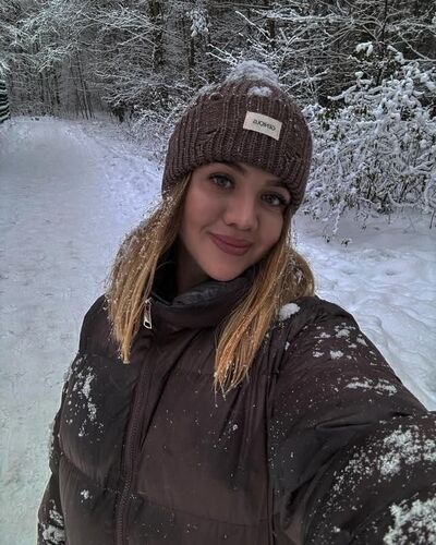  ,   Ana, 27 ,   ,   