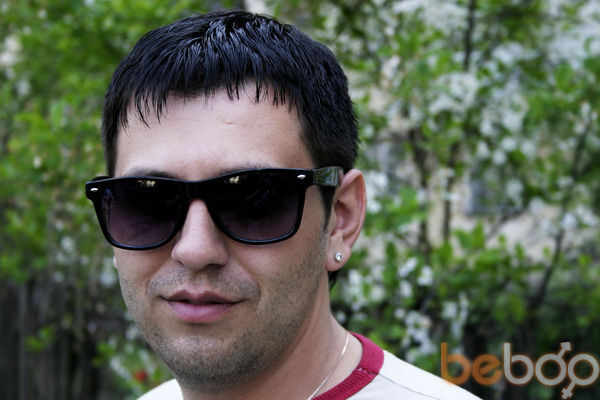  ,   Albanec, 40 ,  