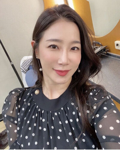  Beverly Hills,   Ye Qiu, 38 ,     , c , 