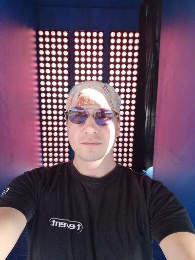  ,   Anton, 40 ,   ,   