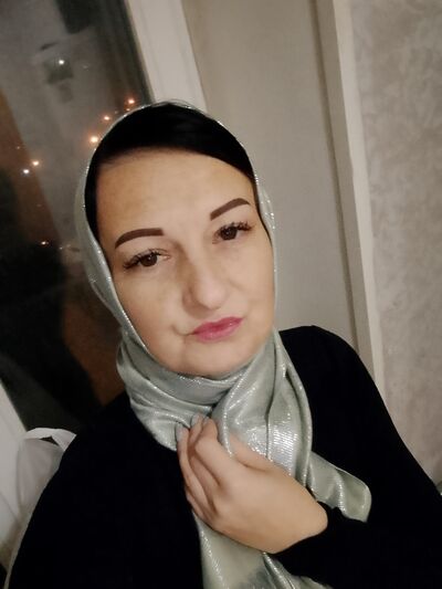  ,   Lilia, 48 ,   ,   