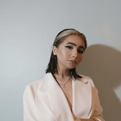 ,   Nika, 22 ,   ,   