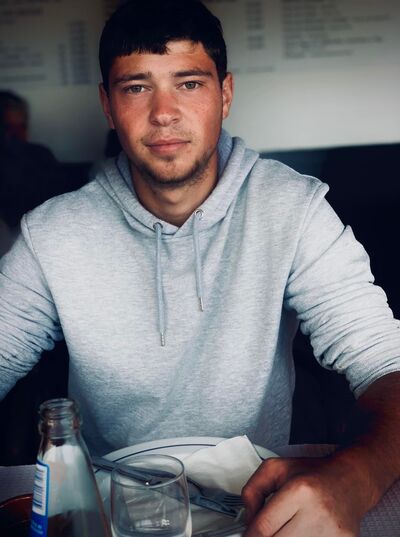  ,   Valentin, 22 ,   ,   
