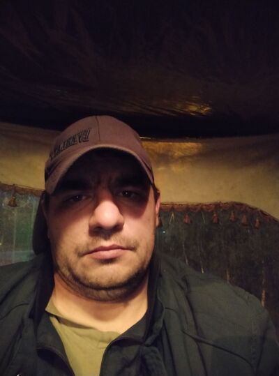  ,   Anton, 40 ,   ,   
