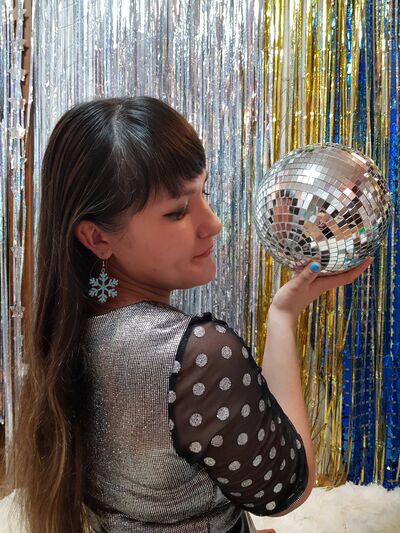  --,   Anna, 33 ,   ,   , c , 