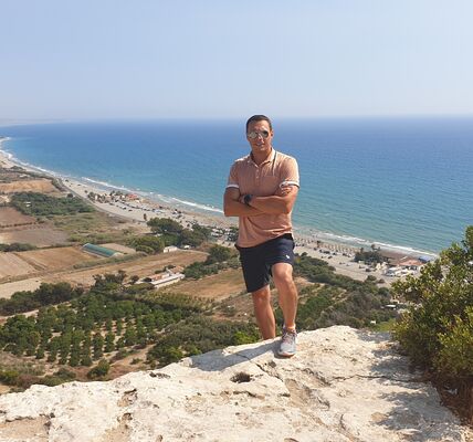  ,   Viktor, 32 ,   ,   