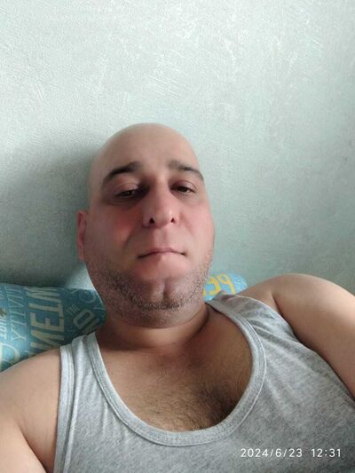  ,   Elnur, 42 ,   c 