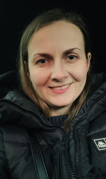  ,   Alexandra, 33 ,   c 