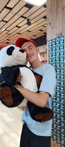  Saint-Germain-en-Laye,   Maksim, 19 ,   ,   