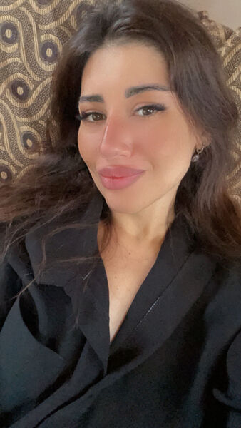  --,   Lady, 32 ,   ,   