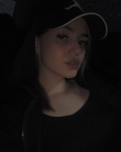  --,   Anya, 22 ,  