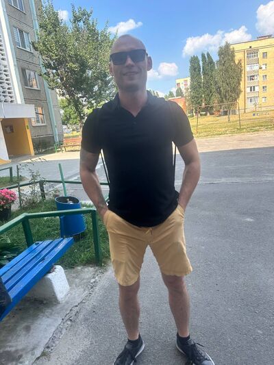  ,   Artist, 32 ,   ,   