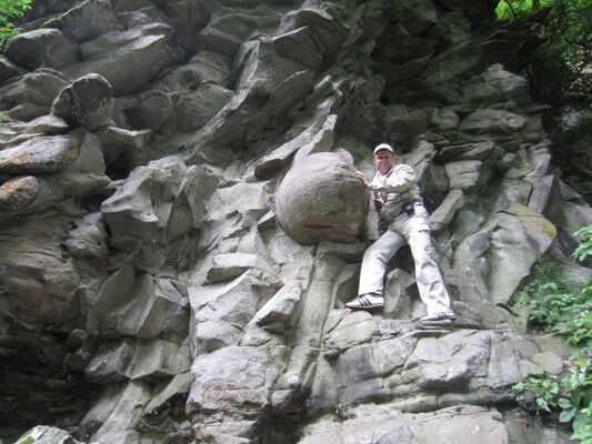  ,   Viktor, 63 ,   