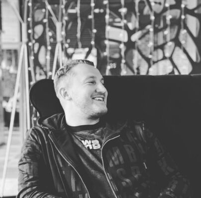  ,   Nik, 31 ,  
