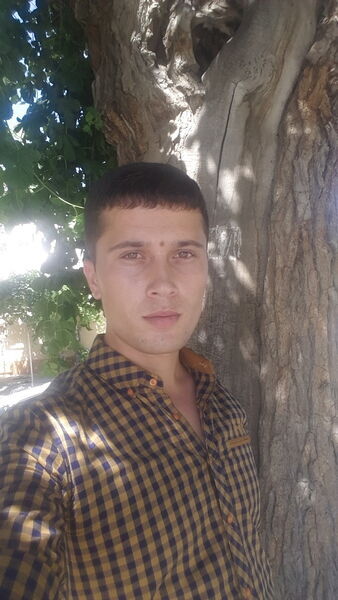  ,   Mr Anonymus, 32 ,   