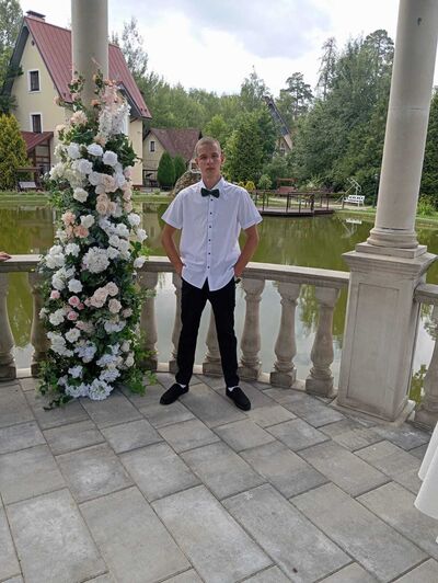  ,   Artem, 21 ,   c , 