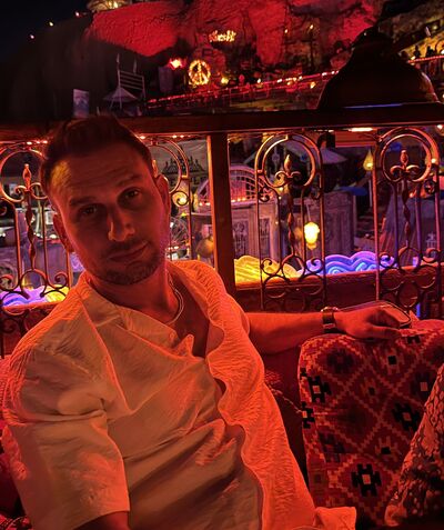  ,   Hakan, 46 ,     , c 