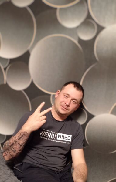  ,   Artyom, 35 ,   ,   